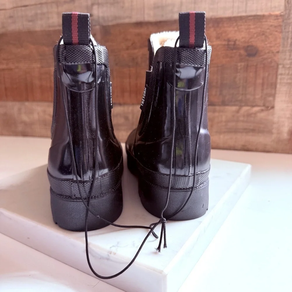 NWOT Tretorn Lara Lined Faux Fur Lined Chelsea Booties